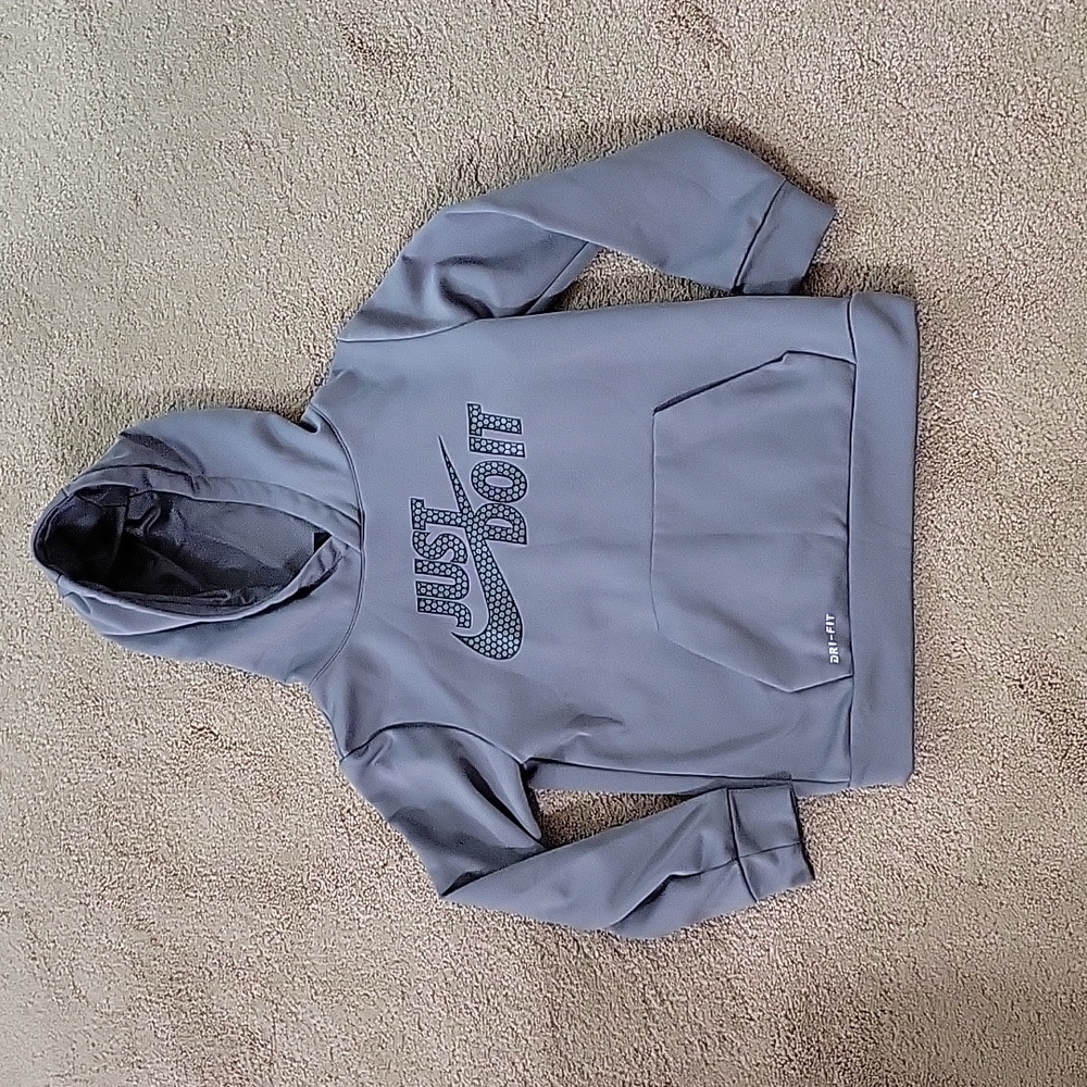 Boys size 7 Nike hoodie gray black